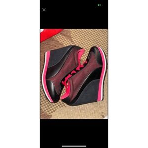 Puma Shoes (Women) Size 8 With Dust Bag